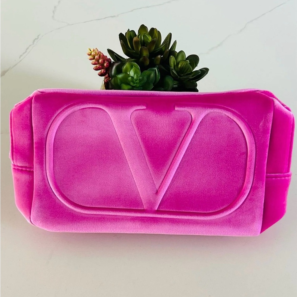 Valentino Beauty Fuchsia Velvet Makeup Bag 💗